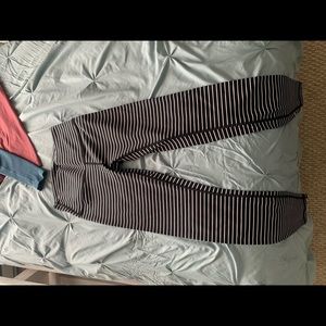 Lulu leggings! size 6